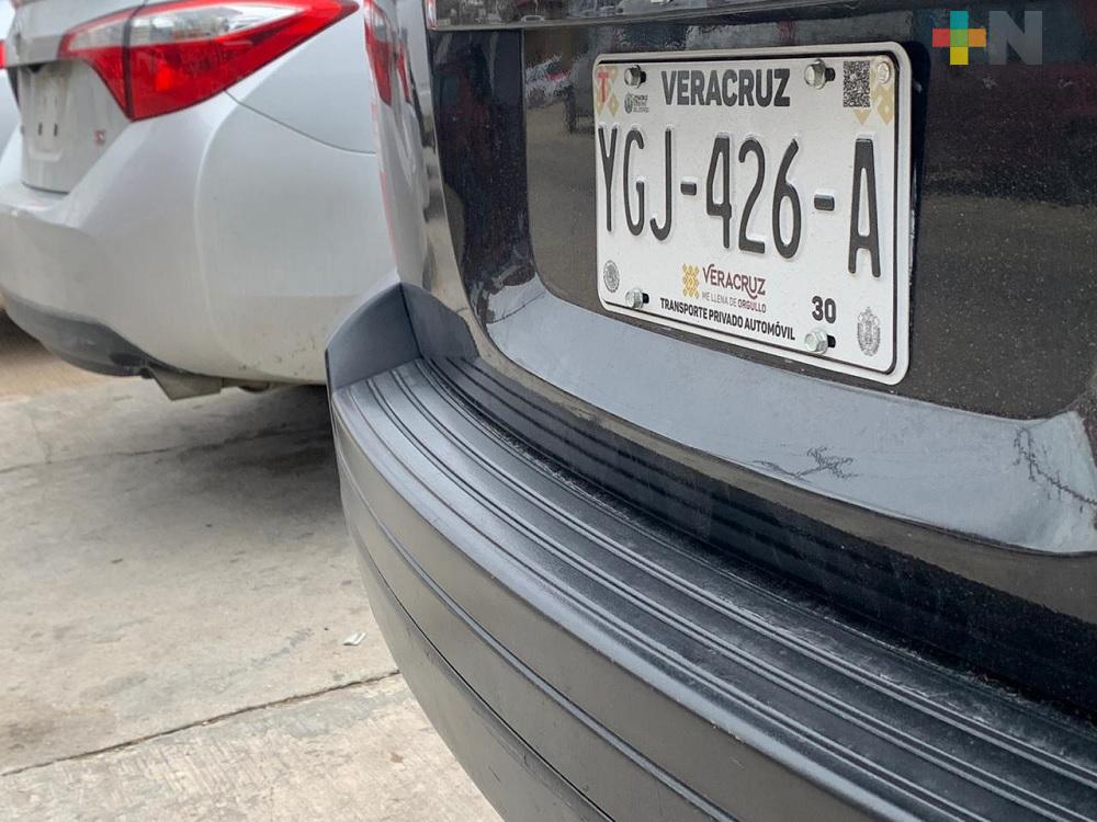 Alta afluencia de automovilistas en Oficina de Hacienda de Coatzacoalcos para reemplacar