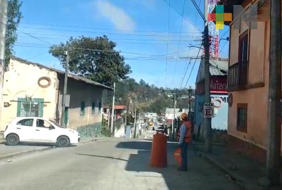 Obra carretera en Atzalan causa problemas a transportistas e inconformidad de habitantes