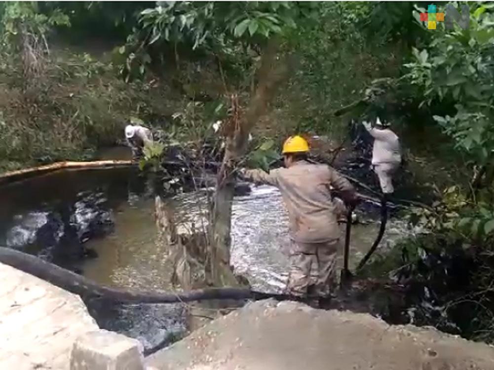Pemex inicia tareas de saneamiento en arroyo papanteco
