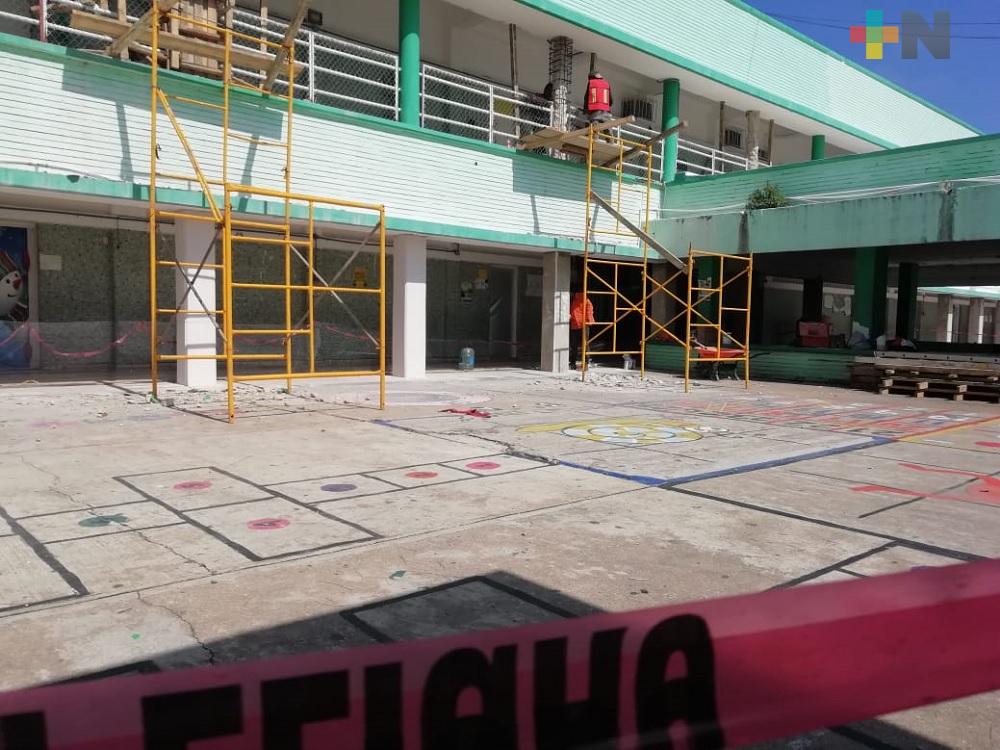 Por trabajos de rehabilitación, reubican a estudiantes de primaria de Coatzacoalcos