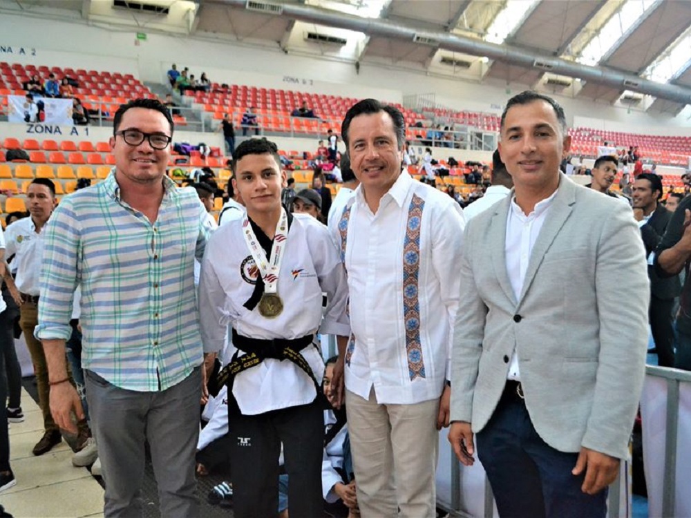 Premia gobernador a medallistas de Juegos Estatales Veracruz 2020