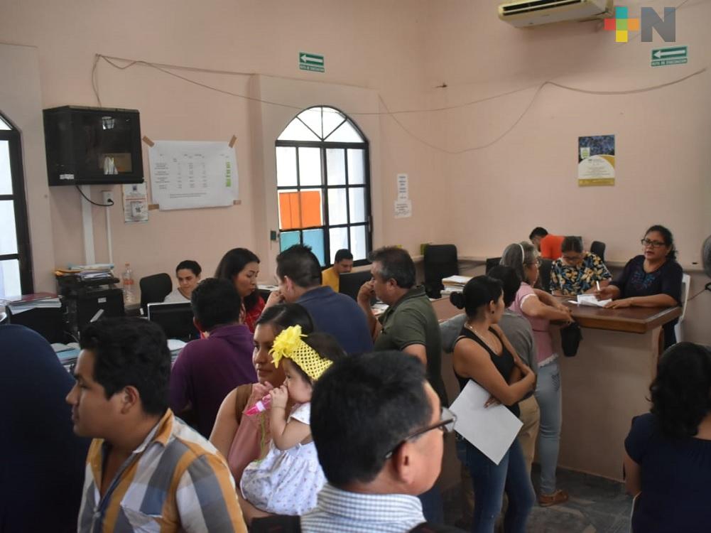 Registro Civil de Tantoyuca mantiene atención a usuarios; algunos aprovechan bajos costos