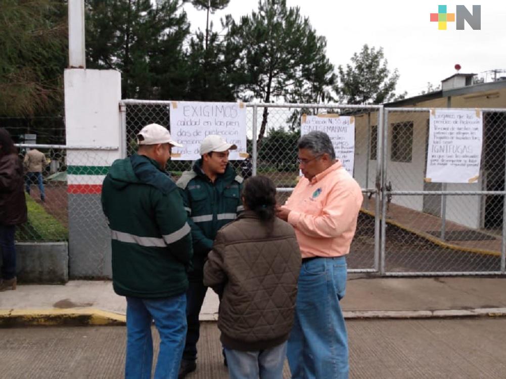 Por incumplimiento de acuerdos, trabajadores toman instalaciones de Conafor en Xalapa