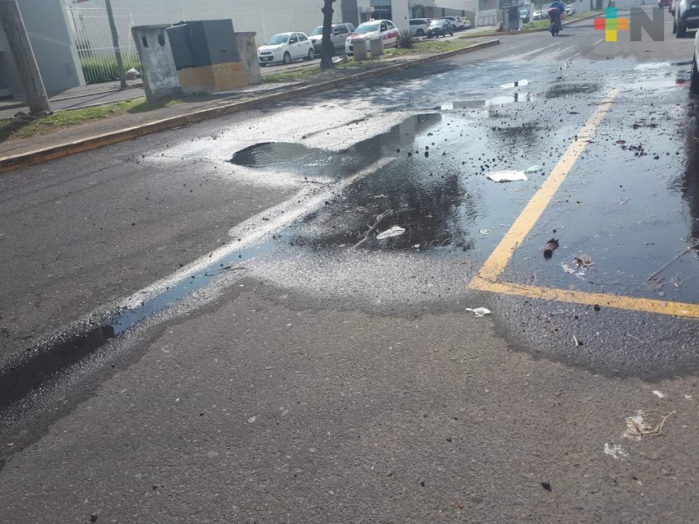 Vecinos de Boca del Río piden atiendan fuga de agua potable