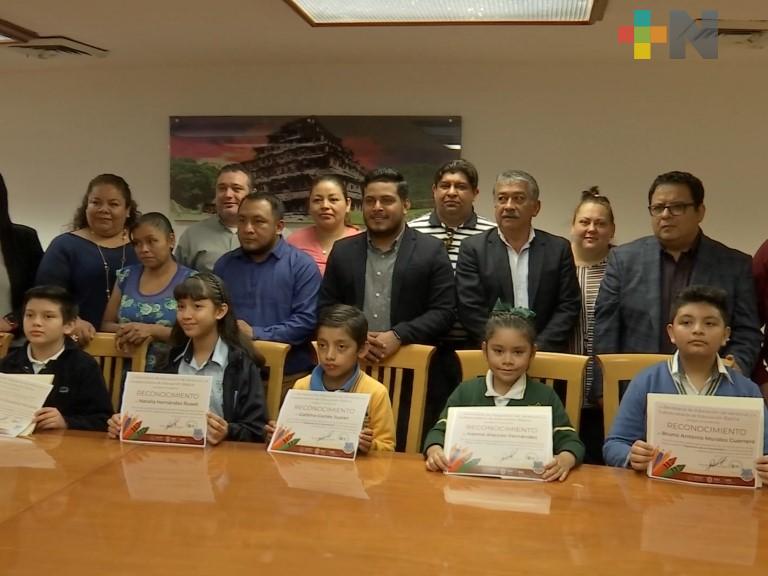 Entregan premios a ganadores del concurso nacional de cuento infantil “Vigilantes de la honestidad”