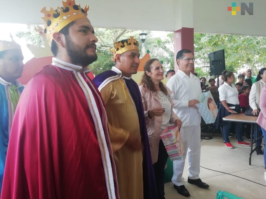Realizan Festival de Reyes en Coatzacoalcos, con dulces y juguetes para niños de la ciudad