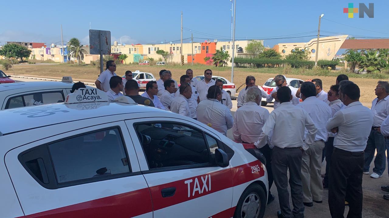 Taxistas de Coatzacoalcos piden combatir «pirataje» y modificación de perímetros