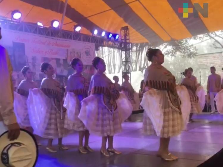 Celebran primer aniversario de ballet folclórico de Huayacocotla