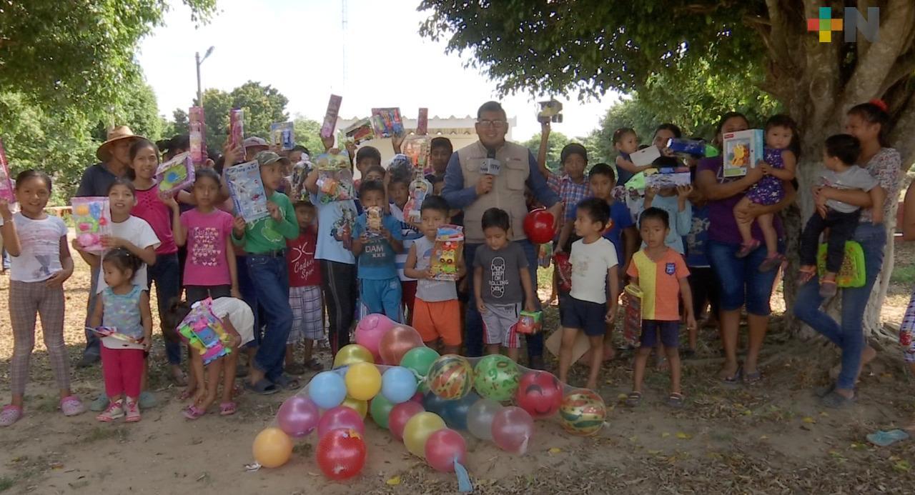 RTV cumple su labor social y entrega juguetes en zona sur de Veracruz