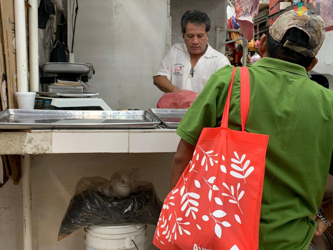 Crece uso de morrales y bolsas de tela en Coatzacoalcos