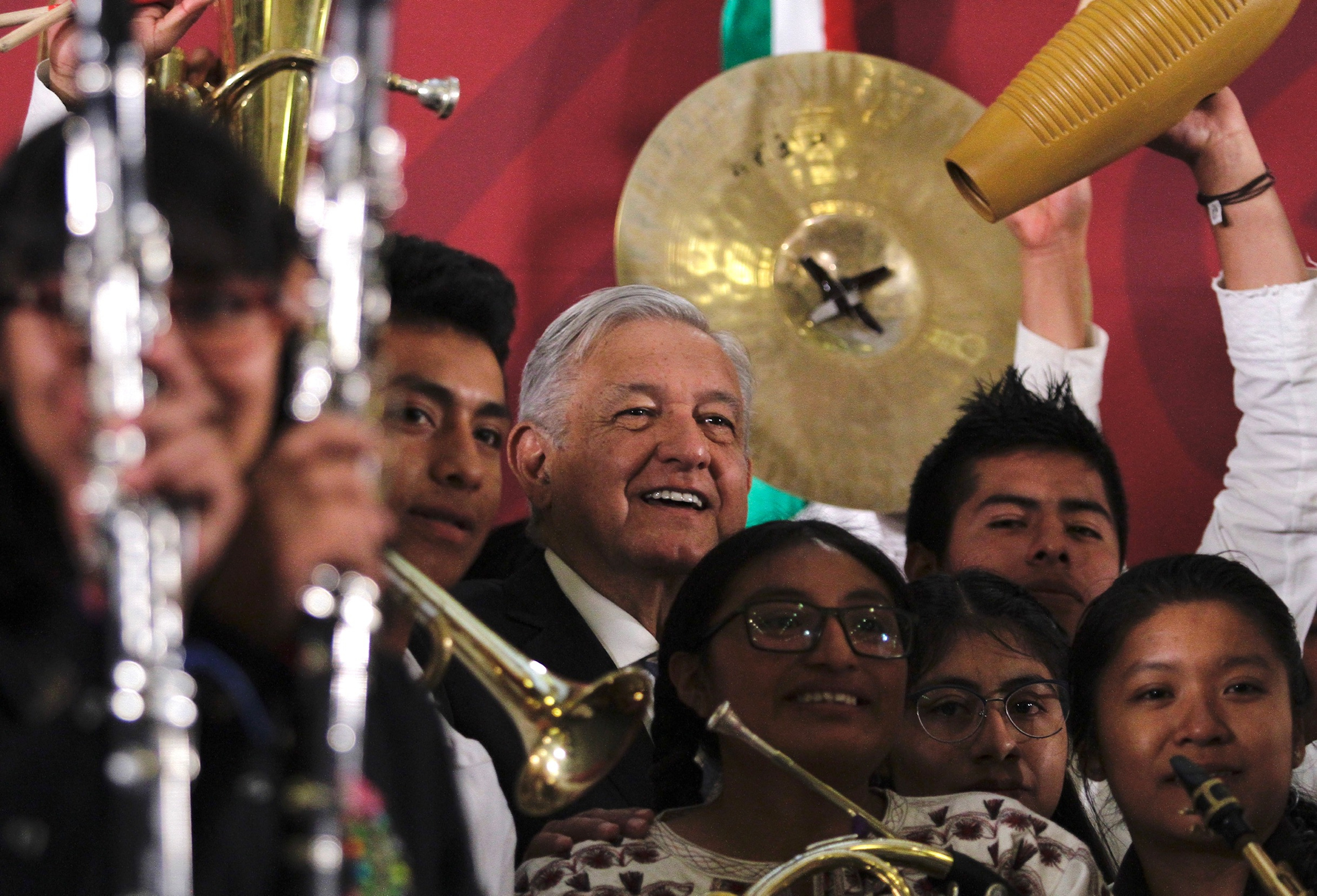 Notas llenan Palacio Nacional; entregan instrumentos a músicos de Oaxaca