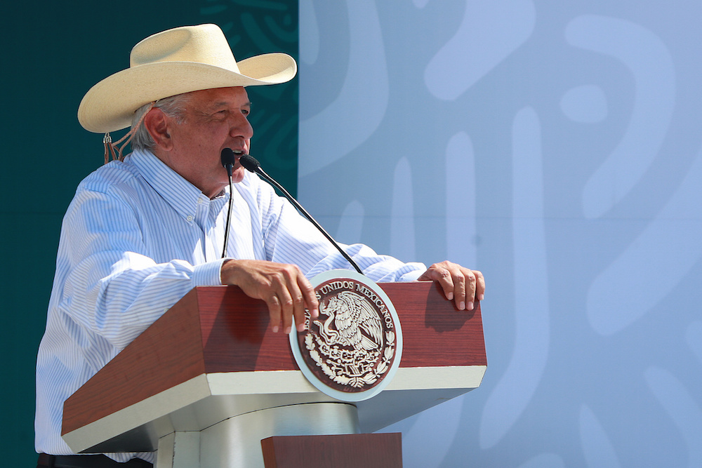 Habrá paz por trabajo conjunto y no por partidismo: AMLO