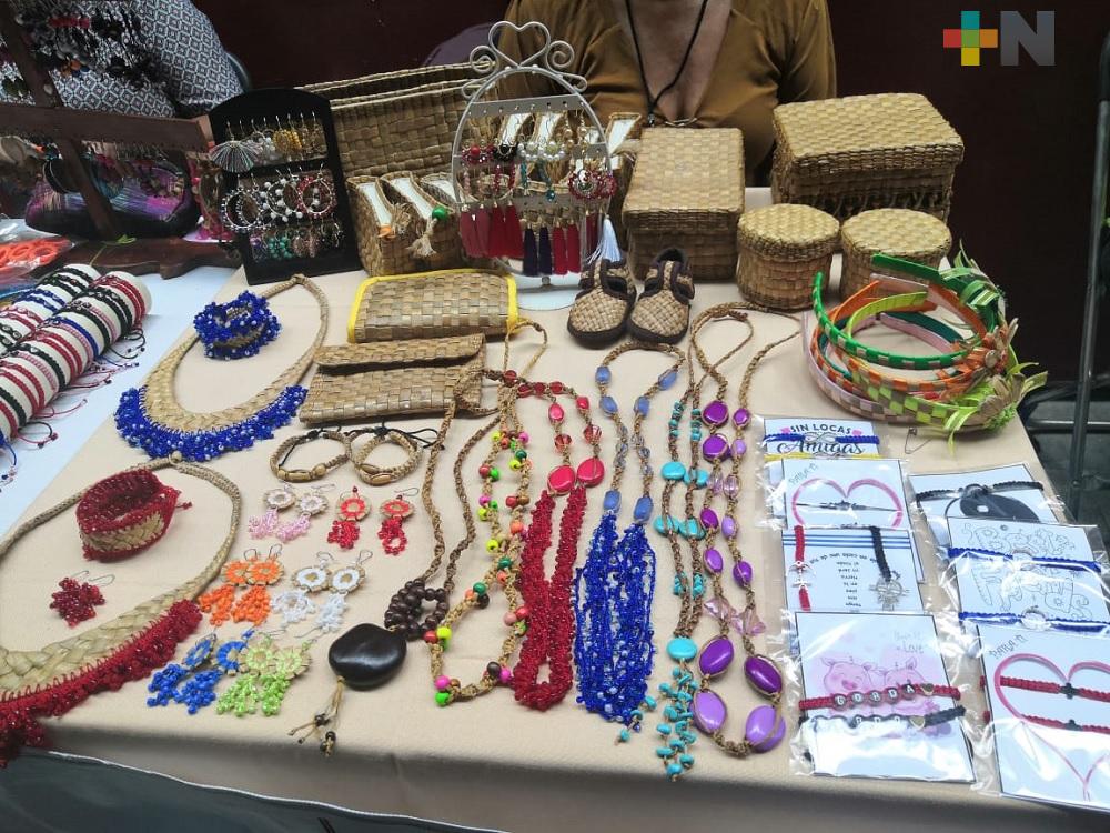 Artesanas de la zona sur de Veracruz participan en Encuentro Estatal de Turismo