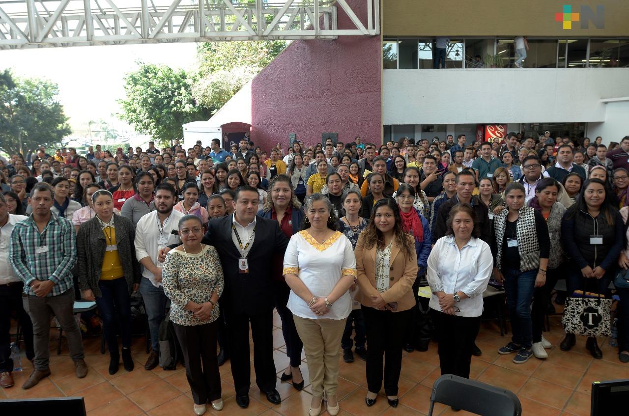 Con la entrega de 290 plazas, fortalece SEV educación básica en Veracruz