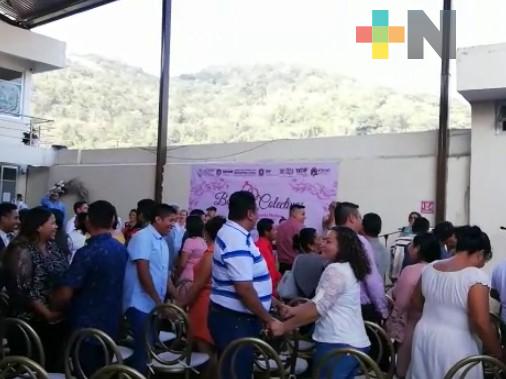 En boda colectiva del municipio de Atoyac, 34 parejas legalizaron su unión