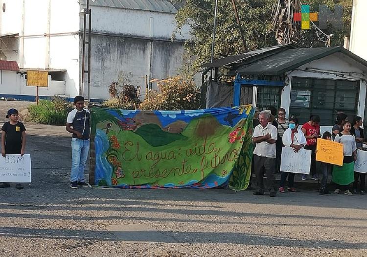 Ciudadanos protestaron por contaminación de Ingenio El Potrero al río Atoyac