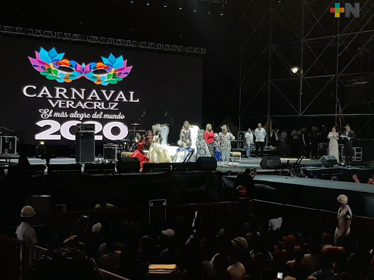 Coronan a la Corte del Carnaval de Veracruz 2020