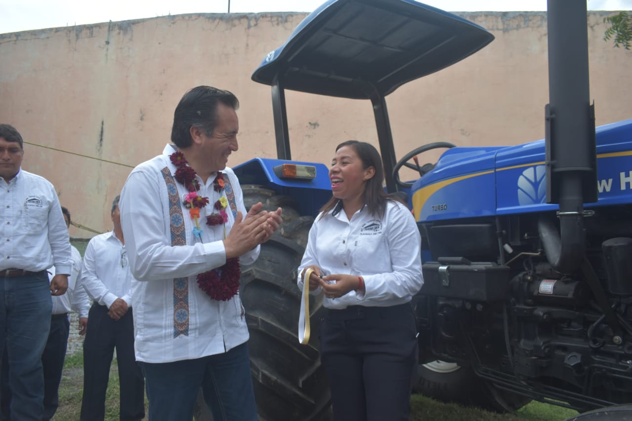 Realizó Cuitláhuac García gira por Chicontepec; dará apoyo educativo y agropecuario