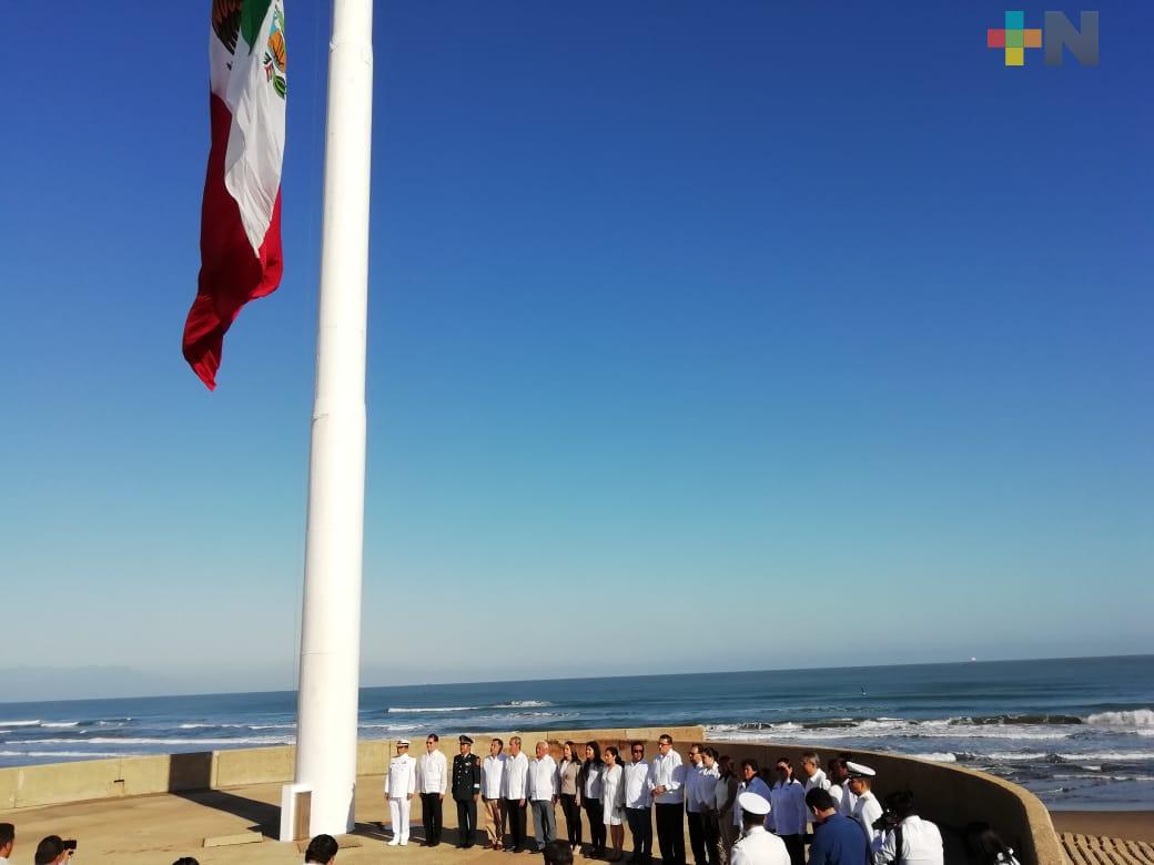Conmemoran aniversario de la Bandera Nacional en Coatzacoalcos