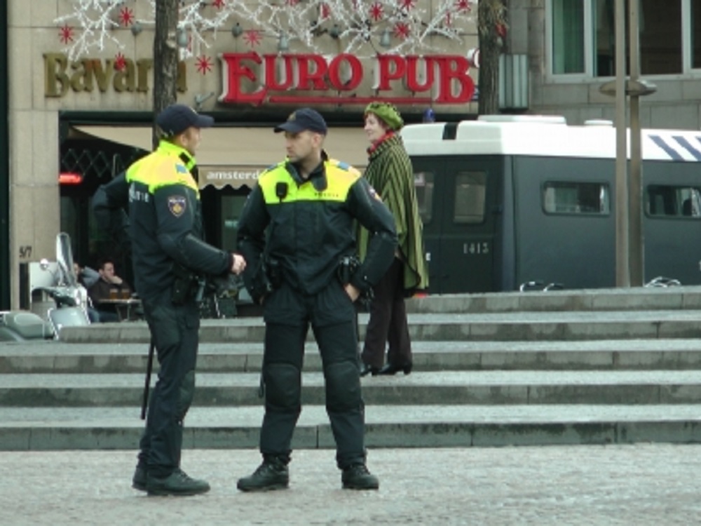 Dos bombas explotan en servicio postal de Países Bajos