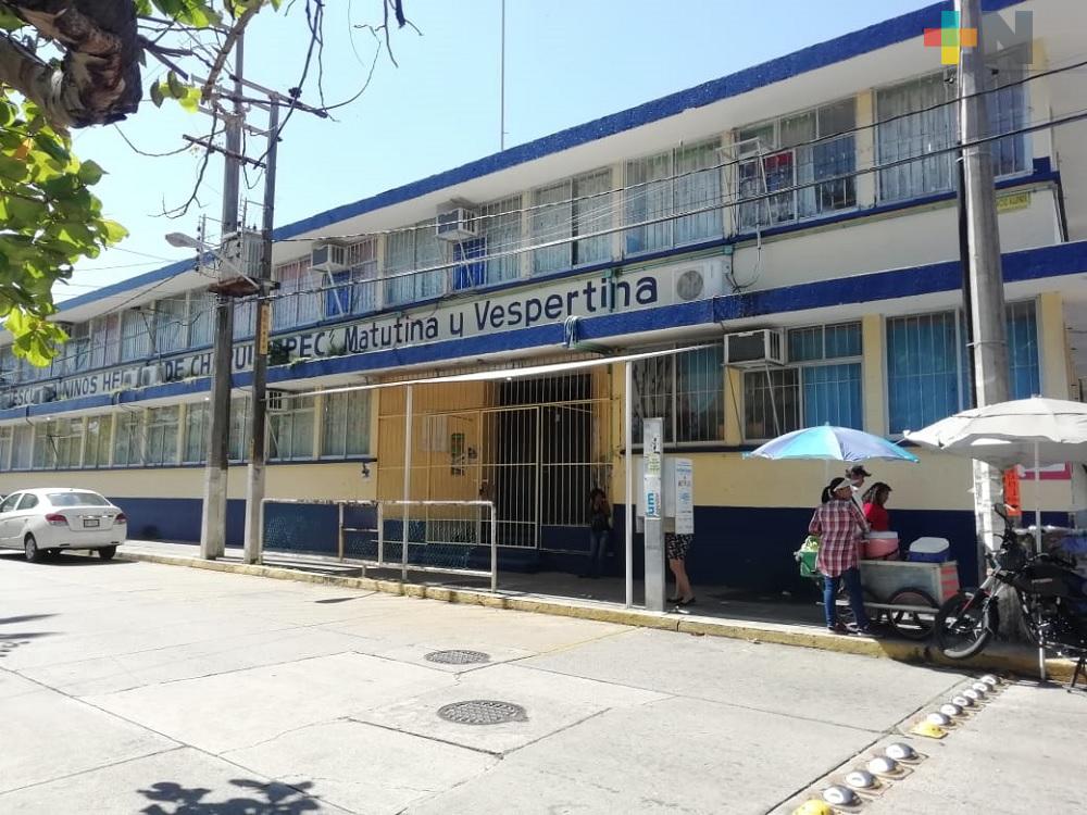 En Coatzacoalcos, padres de familia apoyan iniciativa de AMLO