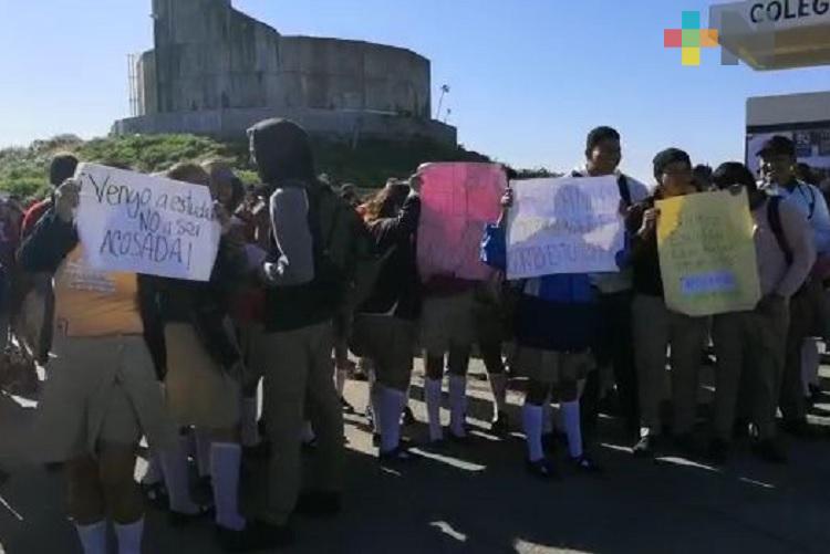 Estudiantes de CECYTEV piden destitución de trabajador por acoso sexual contra alumnas