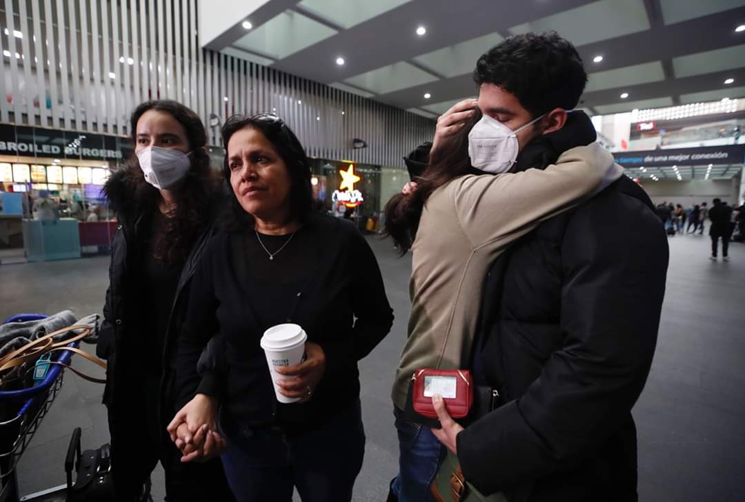 Llegan a la CDMX estudiantes provenientes de China