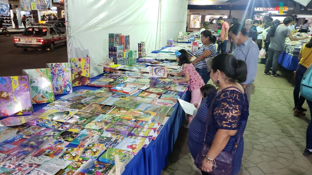 Continúa la Feria del Libro en Martínez de la Torre
