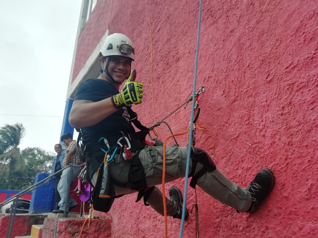 Invitan a ciudadanos de Coatzacoalcos a instruirse y rescatar personas en altura