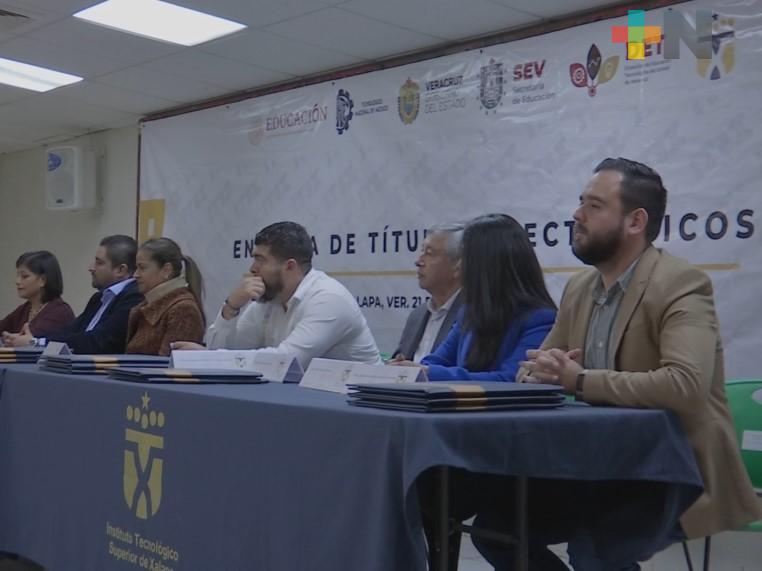 ITSX entrega títulos profesionales electrónicos