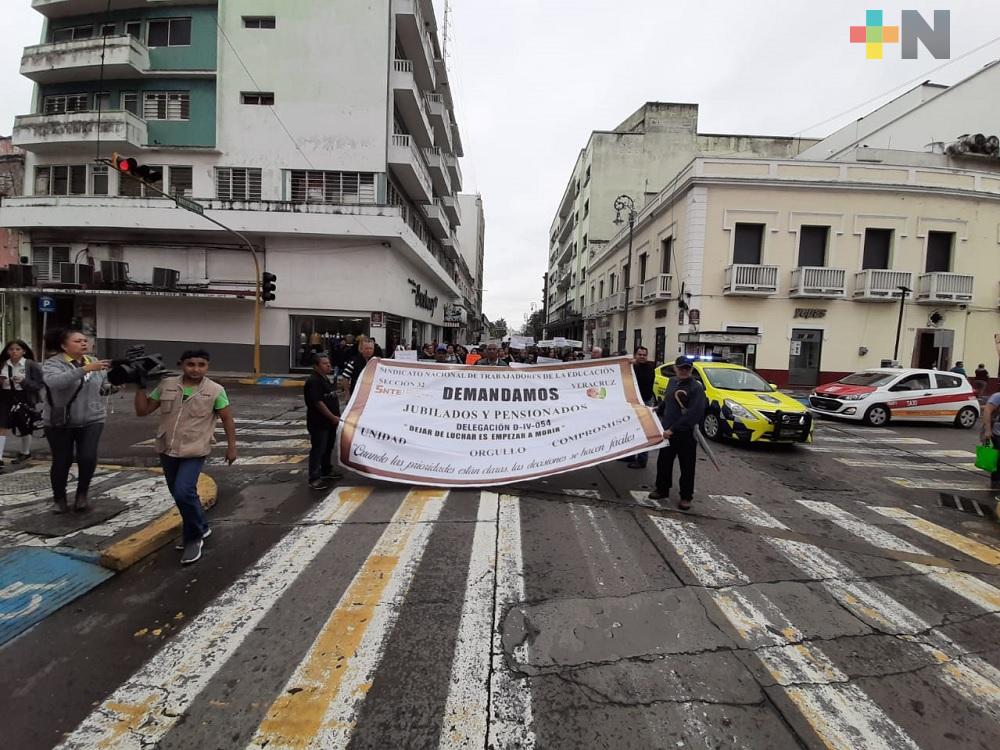 Jubilados y pensionados del SNTE piden les regresen bonos eliminados en administración duartista