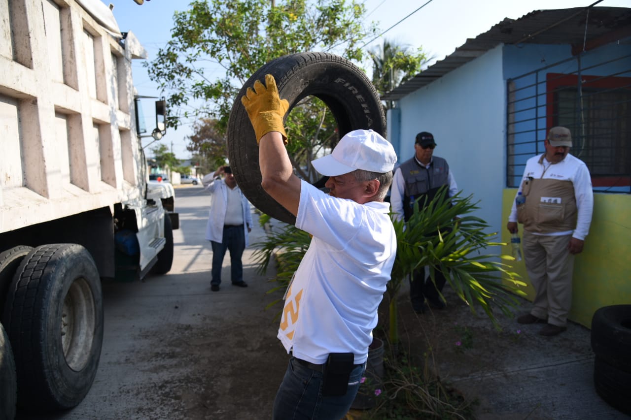 Campaña de descacharrización para evitar el dengue en Ixhuatlán de Madero
