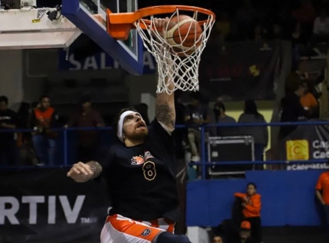 Lorenzo Mata celebra su quinto título en la LNBP