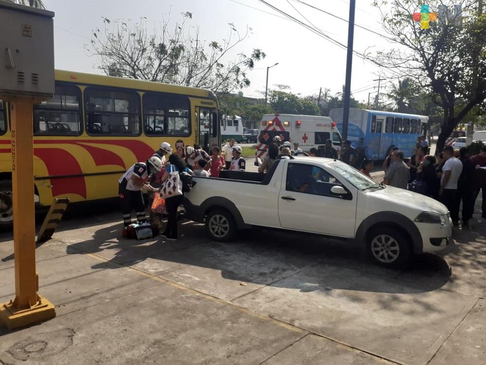 Más de 20 lesionados y cuantiosos daños materiales,  saldo de choque entre urbanos