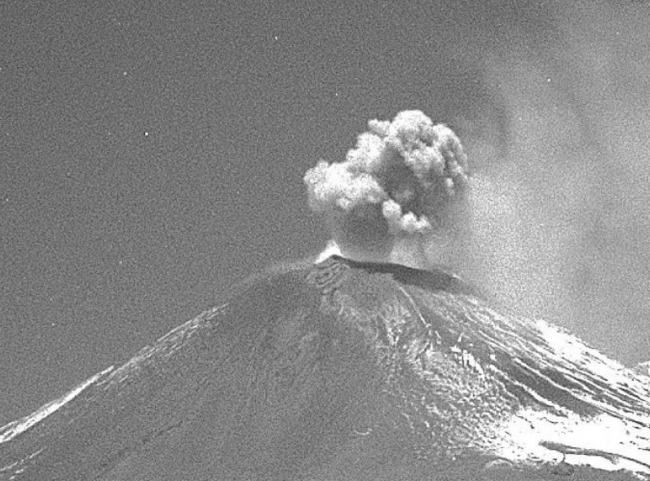 Popocatépetl registra 143 exhalaciones y una explosión