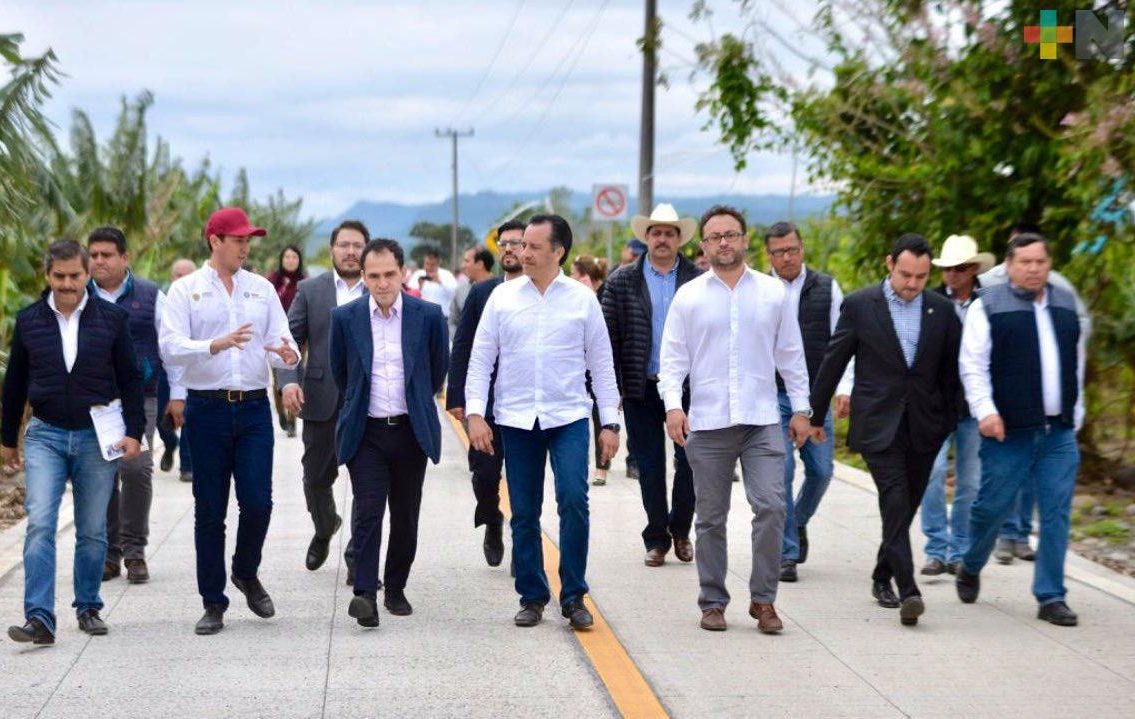 Gobernador Cuitláhuac García y secretario de Hacienda supervisan obras carreteras