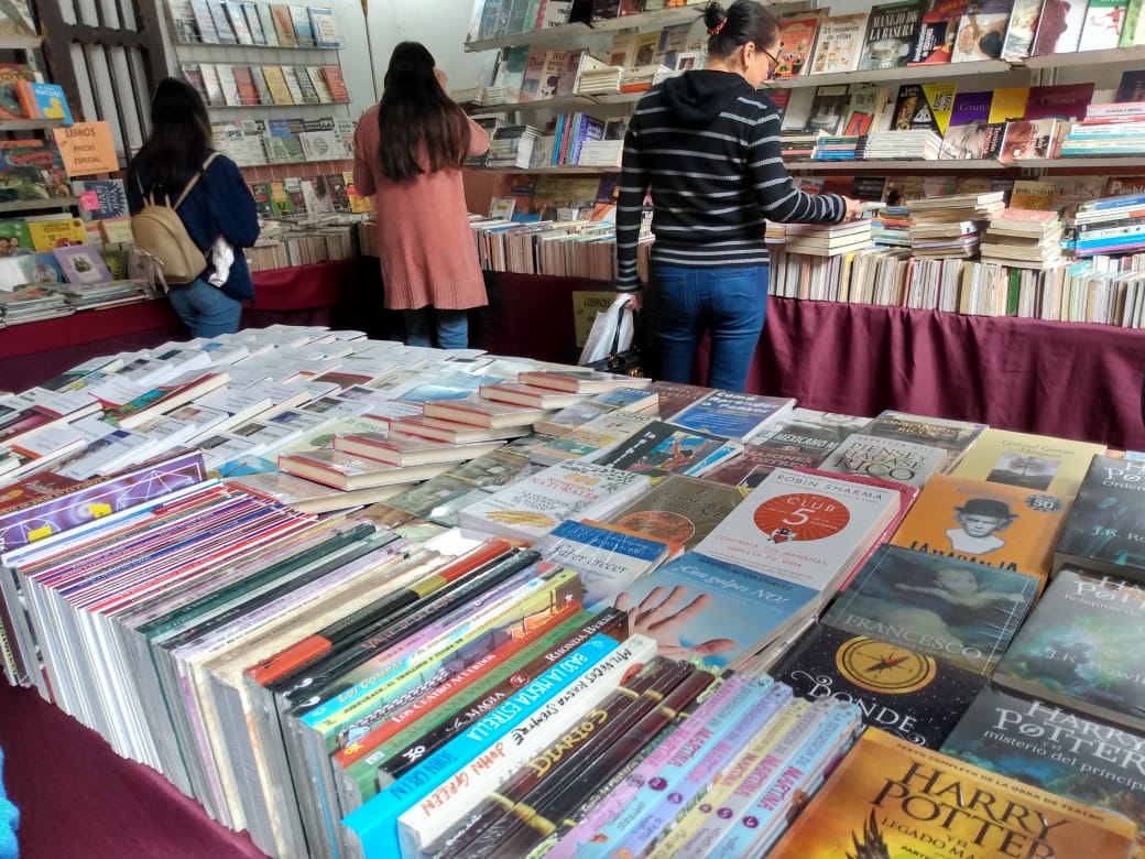 Se realiza venta de libros en casa del siglo XIX, en Xalapa