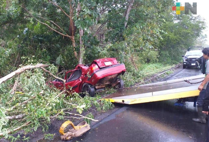Exceso de velocidad y pavimento mojado provoca fatal accidente en Agua Dulce