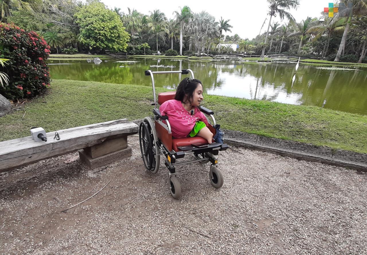 Su discapacidad no le impide estudiar Ciencias de Comunicación en la UV