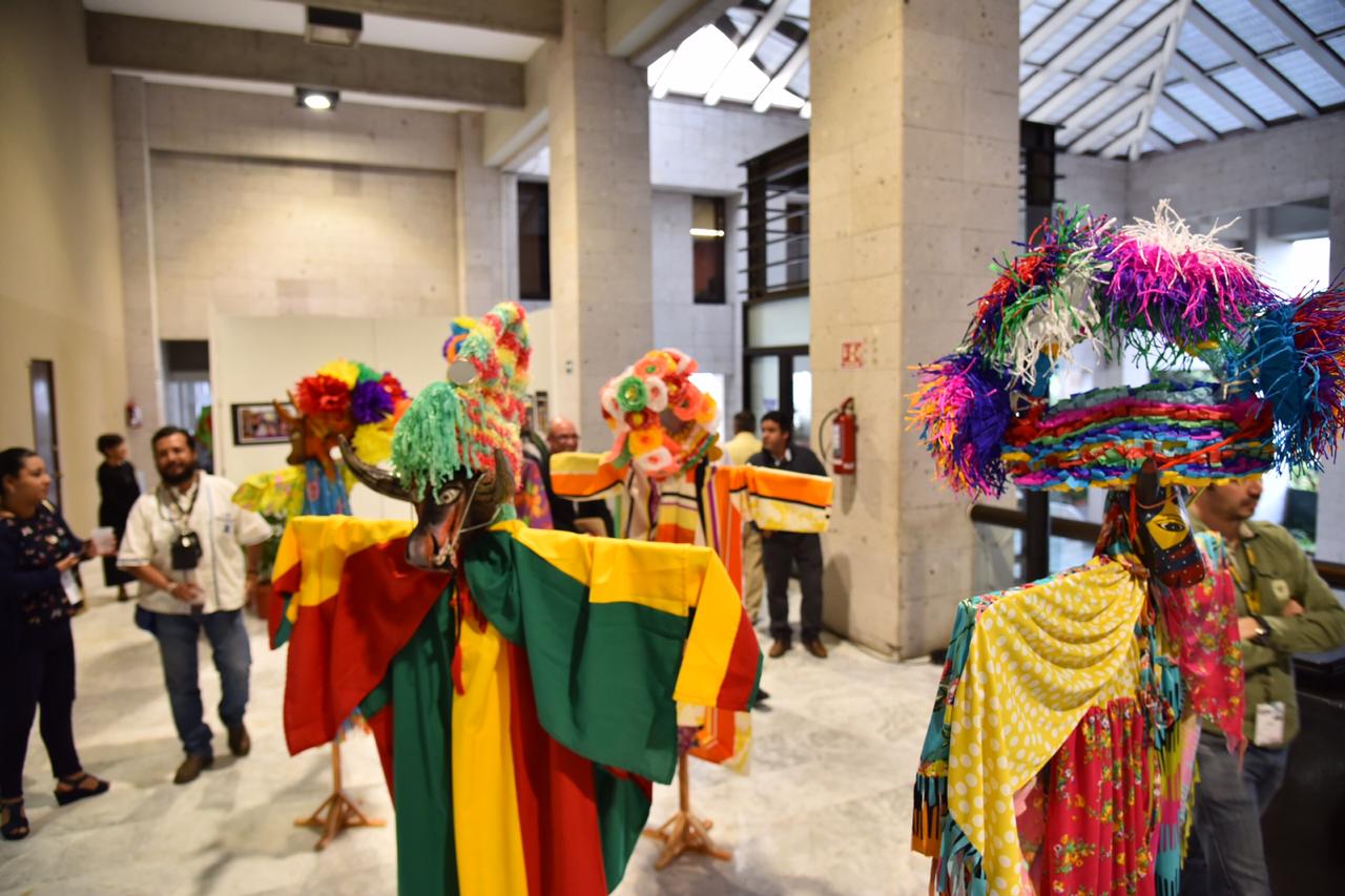 Exponen Los otros Carnavales, en el Congreso del Estado