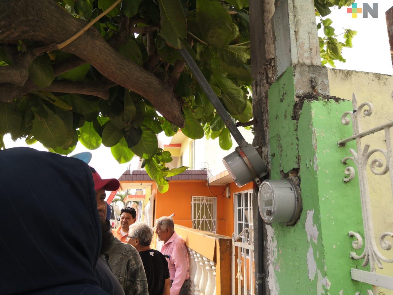 Carros alegóricos derriban cableado de CFE