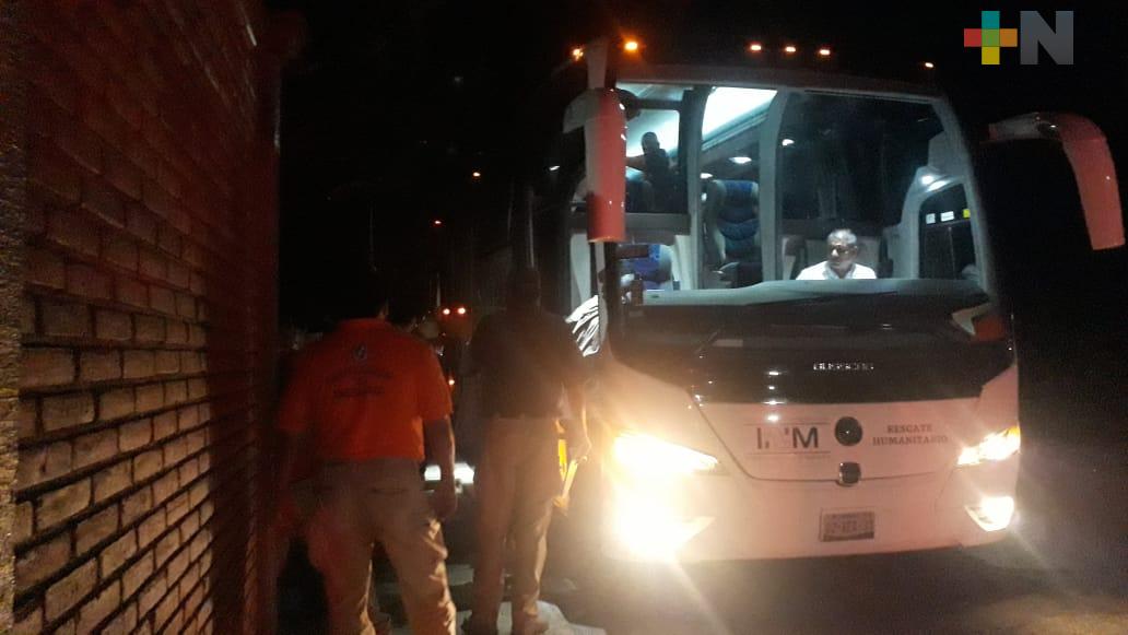 Trasladan de San Andrés a Acayucan a migrantes accidentados; analizarán situación jurídica