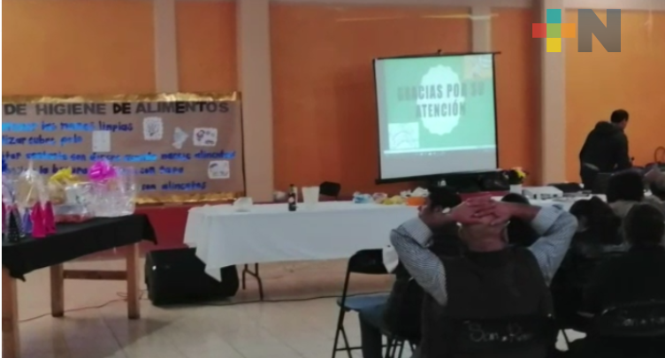 Comerciantes reciben capacitación para elaboración higiénica de alimentos