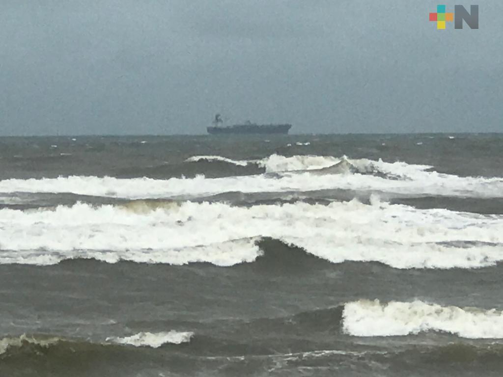 Embarcación nunca encalló en costas de Coatzacoalcos, confirma comandante de la Tercera Zona Naval