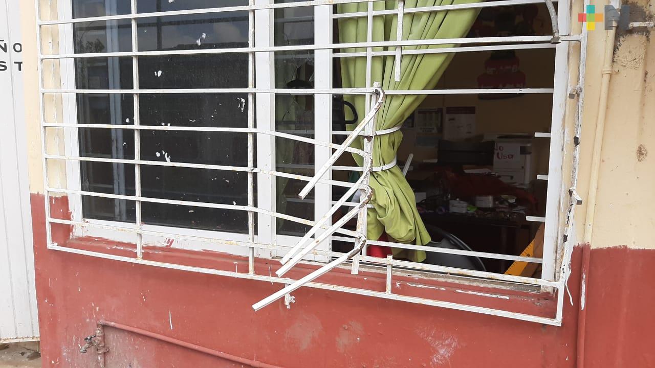 Durante fin de semana roban escuela de Coatzacoalcos