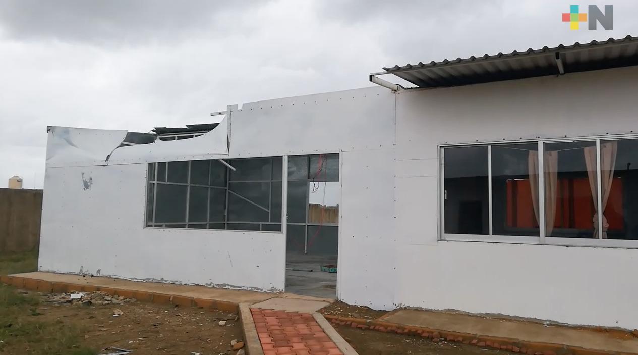 Dos escuelas de Coatzacoalcos tienen afectaciones por el Frente Frío 41
