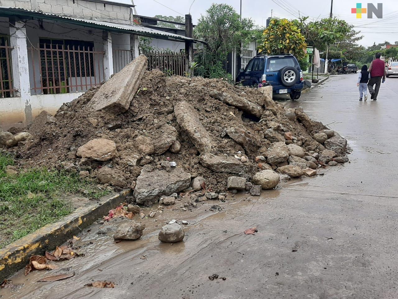 Invasión de banquetas, un serio problema en Martínez de la Torre