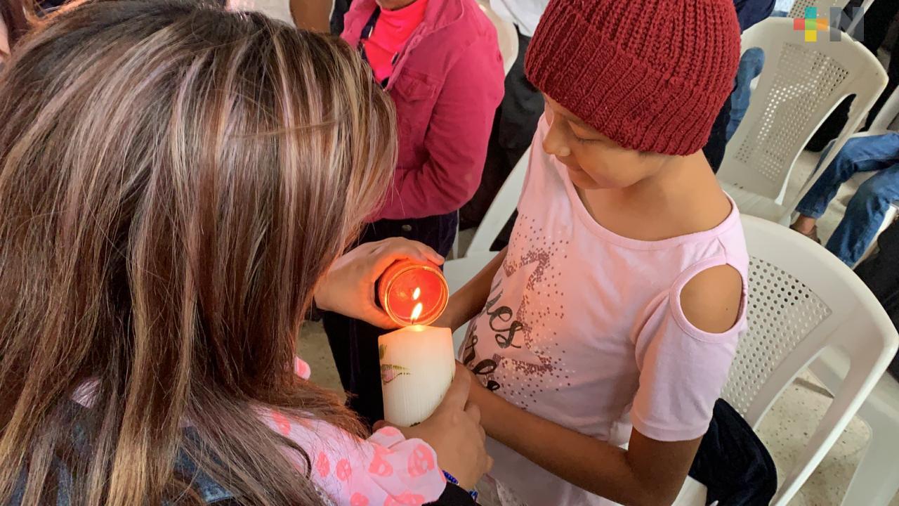 Niños con cáncer del sur de Veracruz encendieron “La luz de la esperanza”