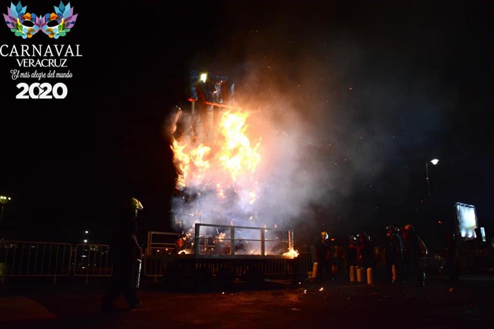 Queman figura de «No a la violencia» en inicio del Carnaval en Veracruz