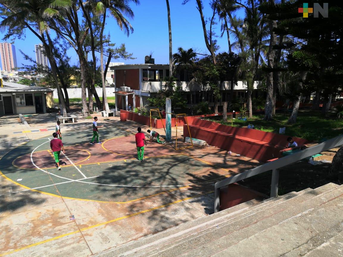 Por problemas “personales” y económicos desertan estudiantes de secundaria en Coatzacoalcos